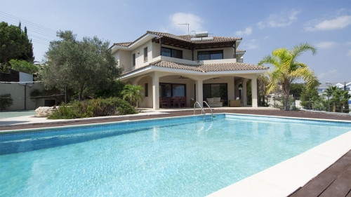 Stunning 4 bedroom villa in Agios Tychonas, Limassol